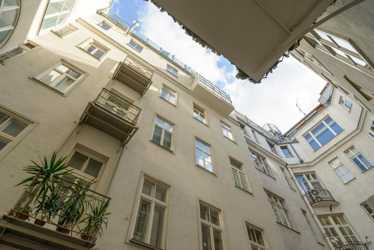 Senator Suite Stephansplatz By Ichbucheat Vienna Luaran gambar